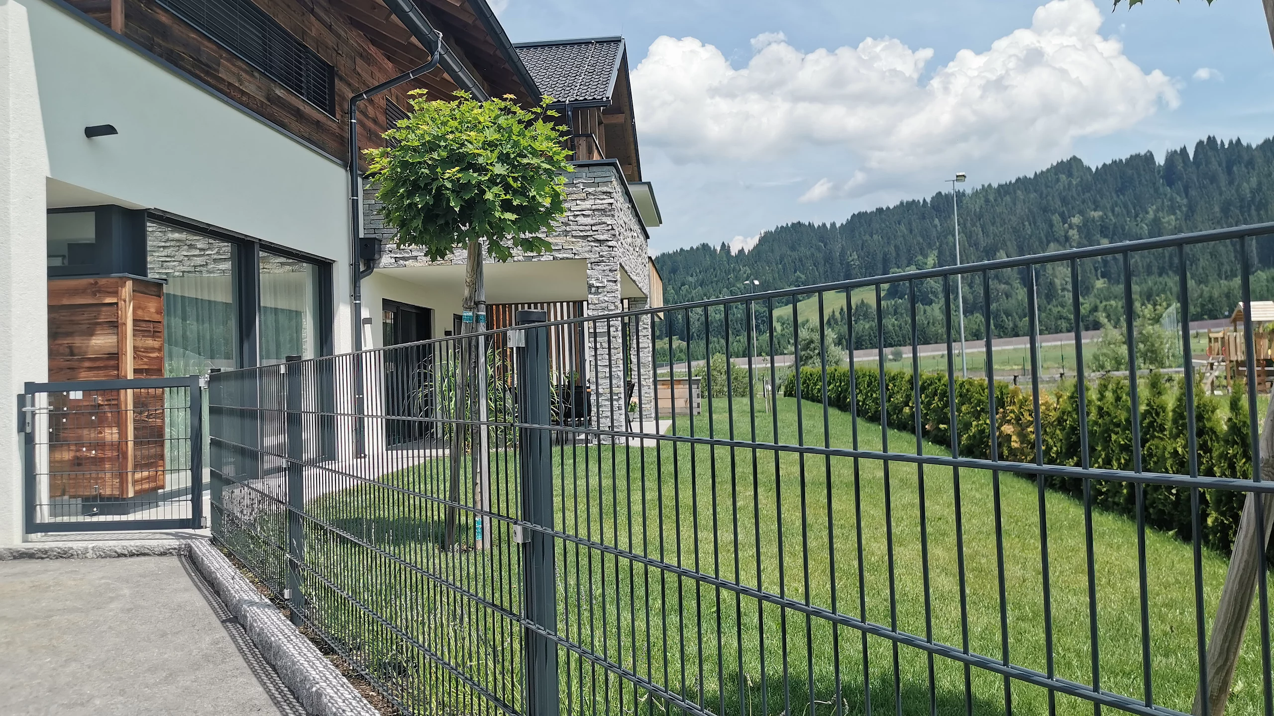Drahtgitterzaun, Mühlbach am Hkg.